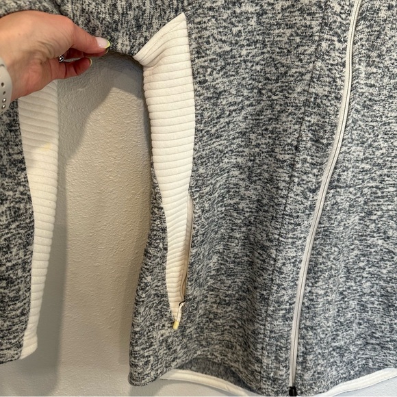 The North Face Women’s Indi 2 Hooded Fleece Jacket - Picture 8 of 13